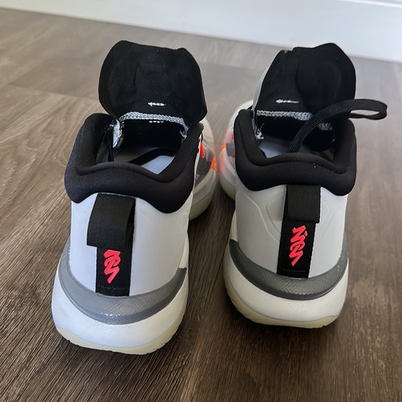 Nike Air Jordan Zion 1 Men's Sz 9.5 Light Smoke Grey Total Orange DA3130-008 - Picture 2 of 6